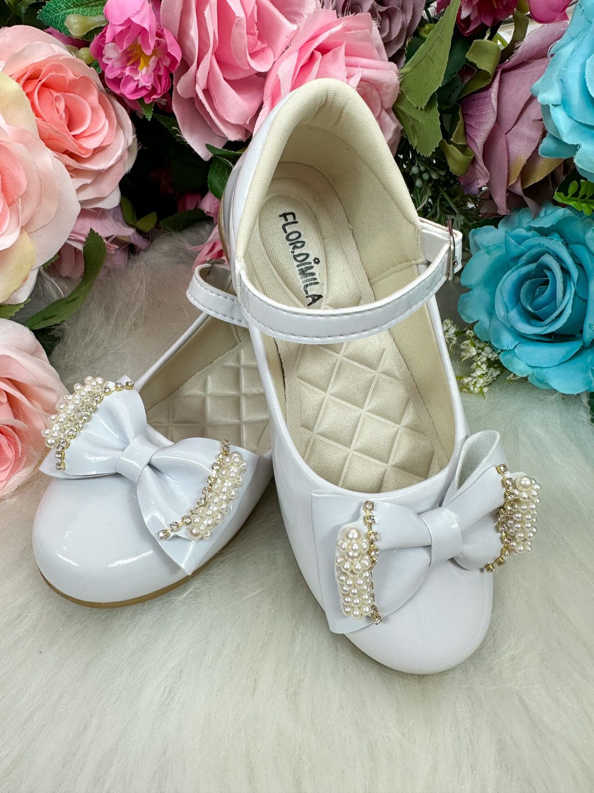 Sapatilha Flor Di Mila Branco Perolas Neide - Diversão e Encanto para Brincar | Bebeloo Kids