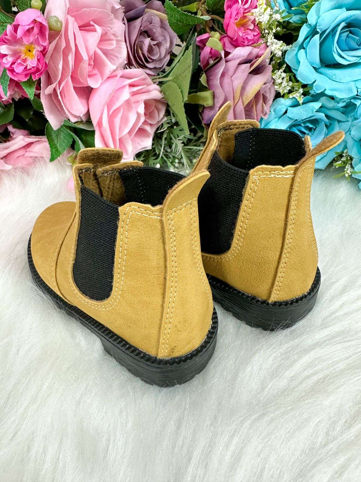Bota Nilqi Masculina Mostarda - Diversão e Encanto para Brincar | Bebeloo Kids
