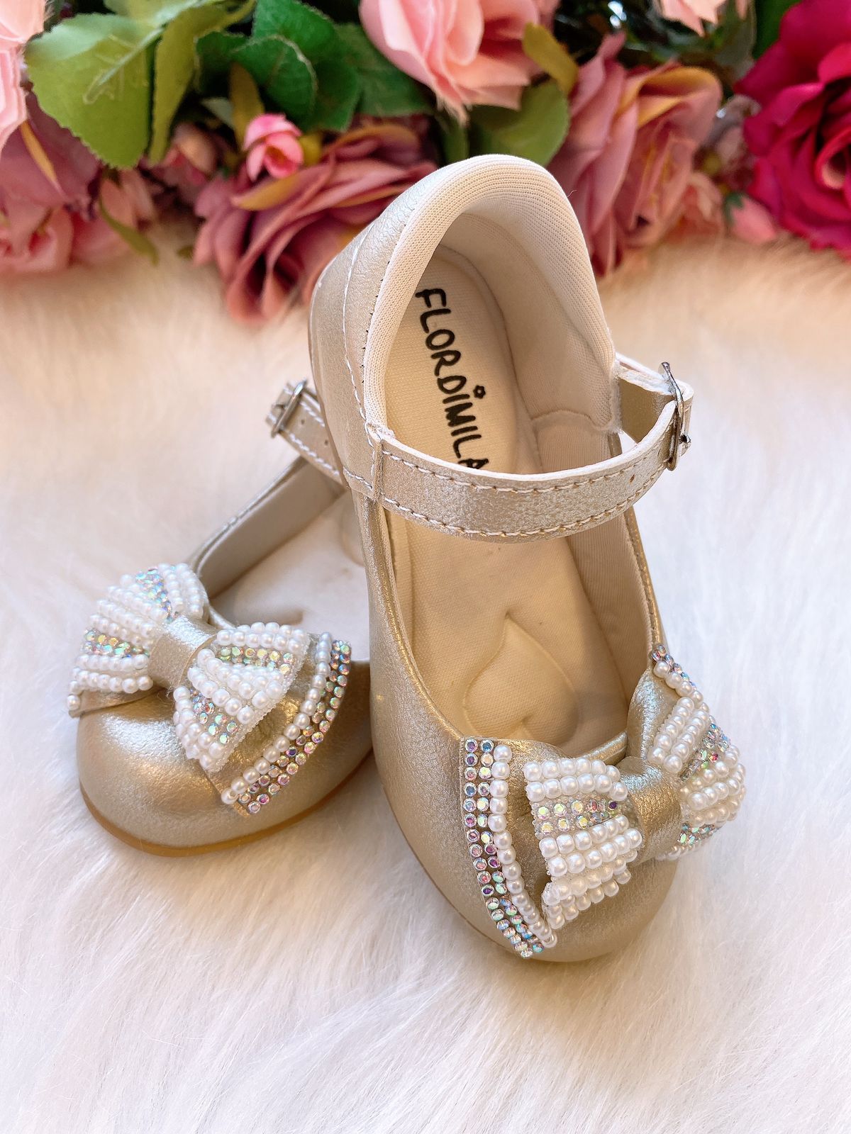 Sapatilha Flor Di Mila Dourado Laço Perolas - Diversão e Encanto para Brincar | Bebeloo Kids