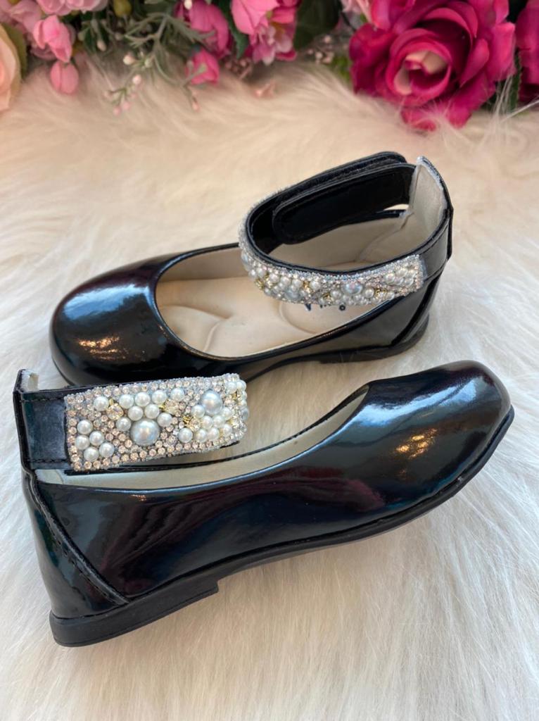 Sapatilha Flor di Mila Preto Perolas Luxo - Leveza e Charme para os Pezinhos | Bebeloo Kids