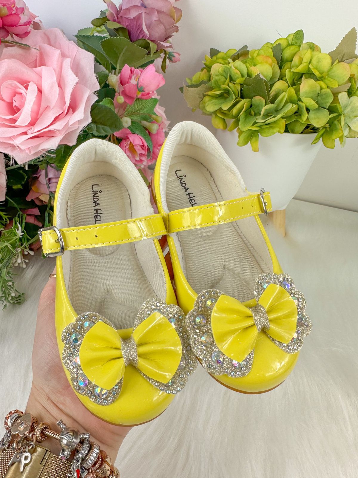 Sapatilha Flor Di MIla Baby Amarelo Lacinho Strass - Leveza e Charme para os Pezinhos | Bebeloo Kids