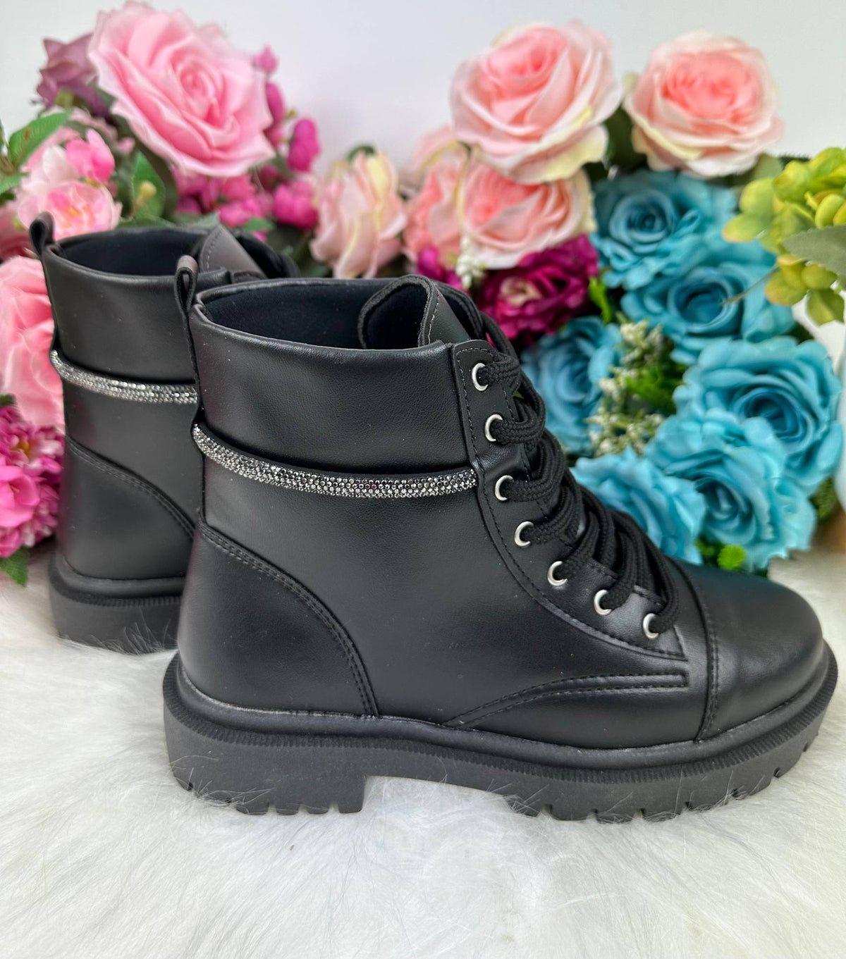 Bota/Coturno Ousadia Preta Adulta Strass - Qualidade e Cuidado para os Pequenos | Bebeloo Kids