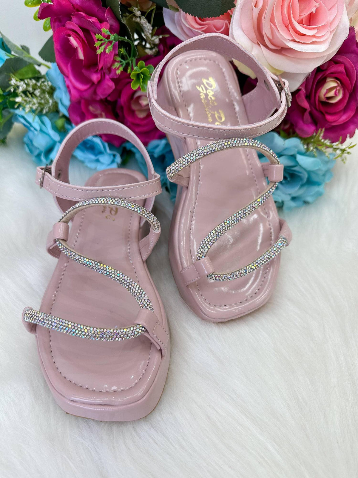 Sandália Doce Pe Verniz Nude/Rose Lilia - Conforto e Estilo para os Pezinhos | Bebeloo Kids