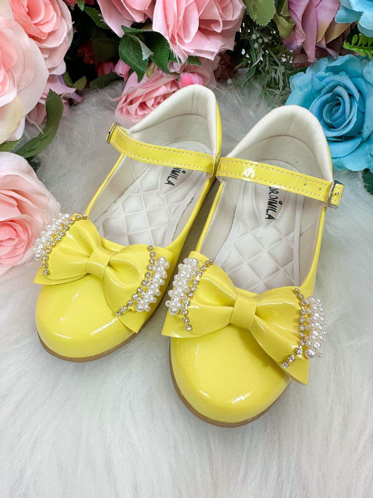 Sapatilha Flor Di Mila Amarela Perolas Neide - Diversão e Encanto para Brincar | Bebeloo Kids