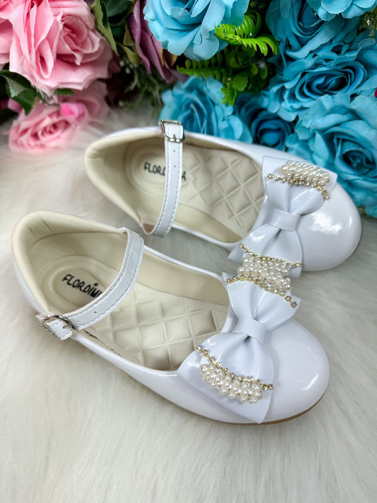Sapatilha Flor Di Mila Branco Perolas Neide - Diversão e Encanto para Brincar | Bebeloo Kids