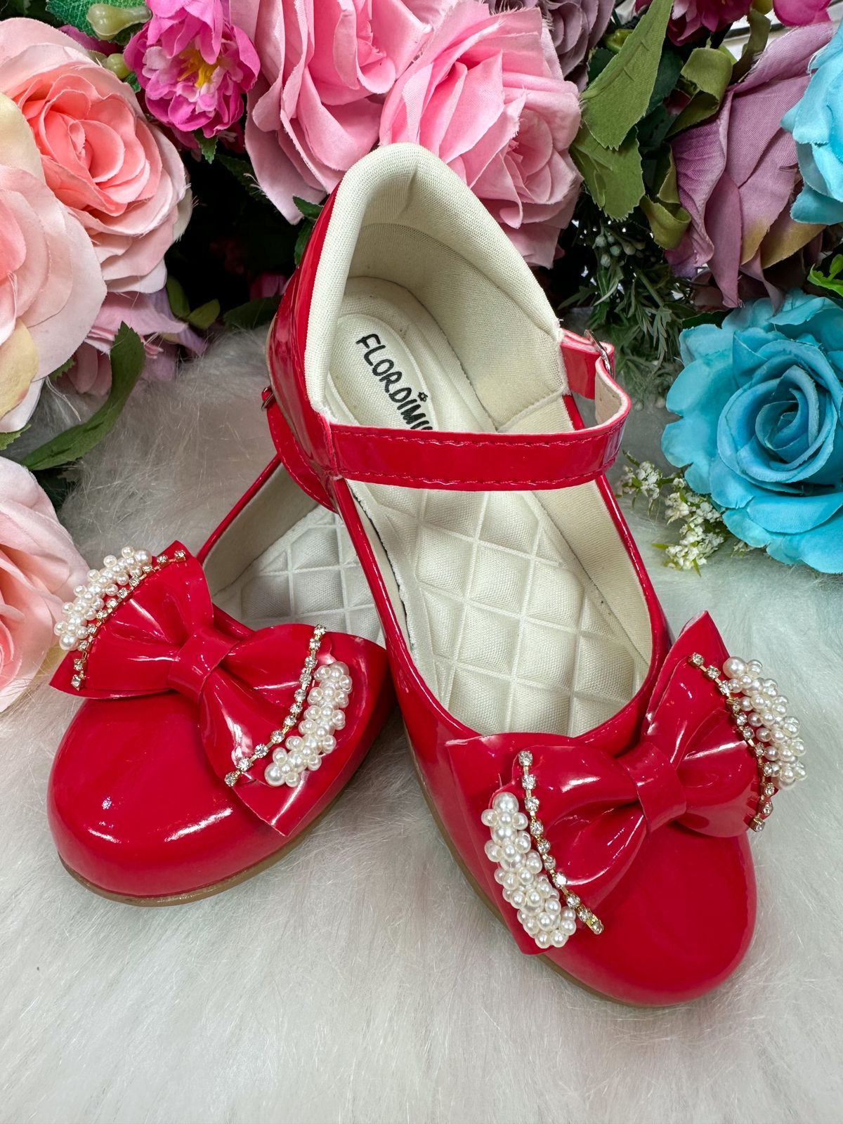 Sapatilha Flor Di Mila Vermelha Pérolas Neide - Diversão e Encanto para Brincar | Bebeloo Kids
