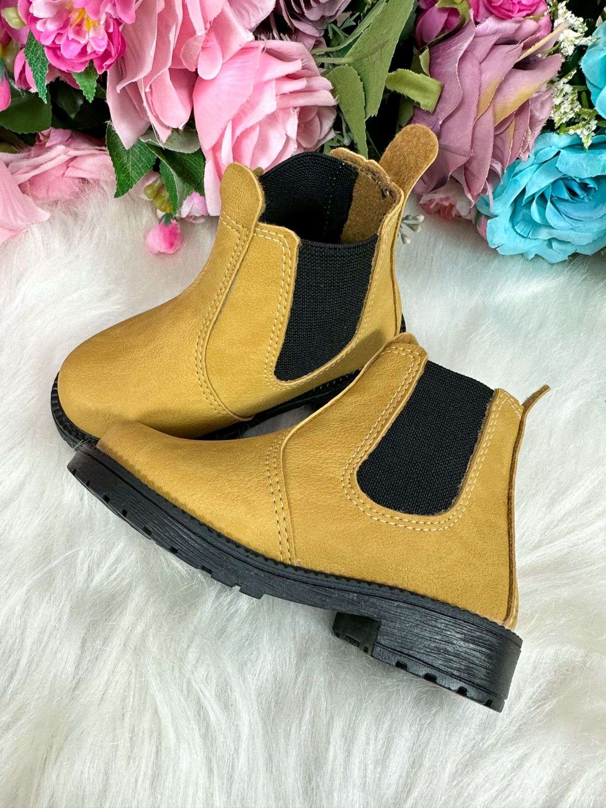 Bota Nilqi Masculina Mostarda - Diversão e Encanto para Brincar | Bebeloo Kids