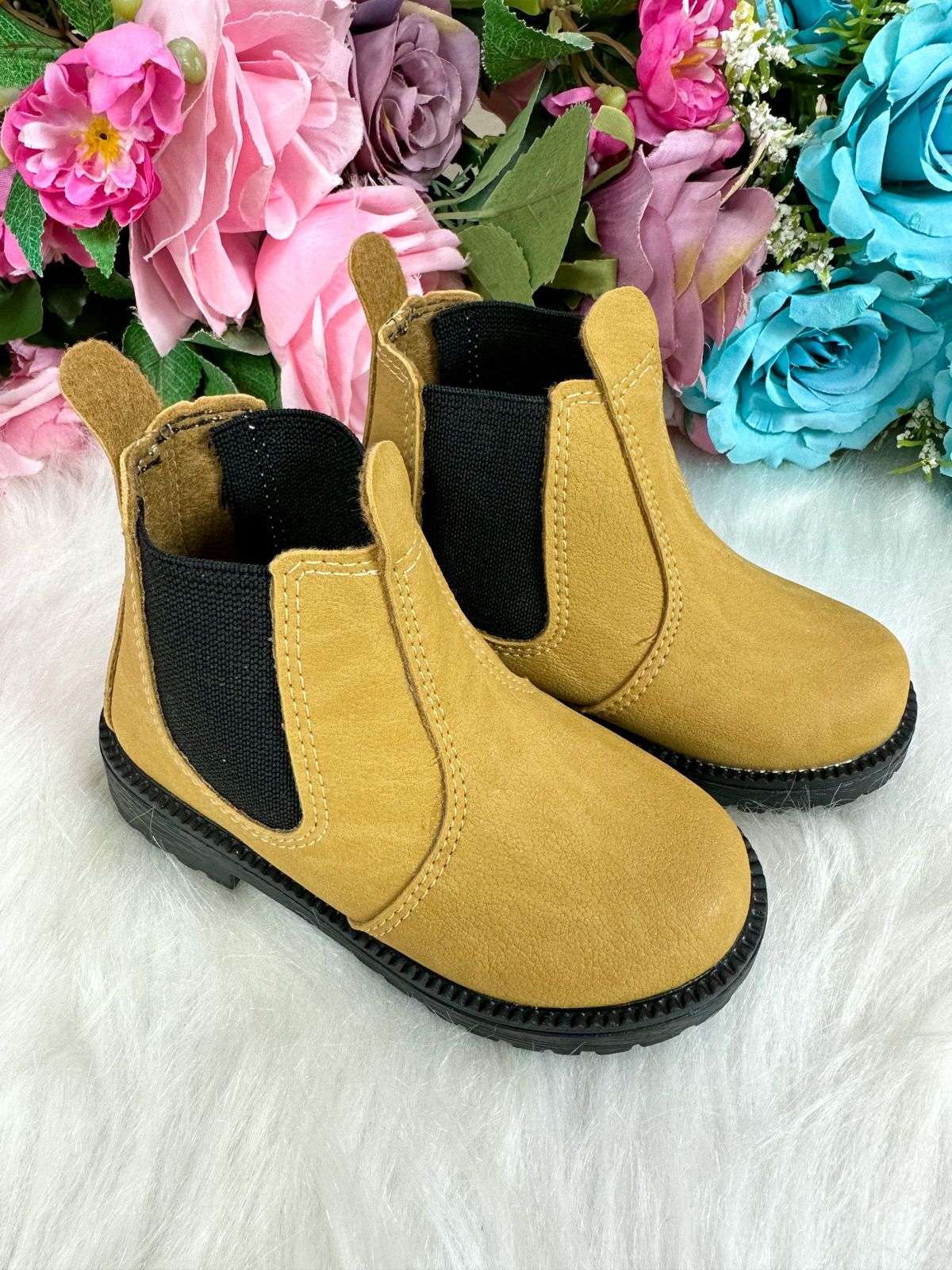 Bota Nilqi Masculina Mostarda - Diversão e Encanto para Brincar | Bebeloo Kids