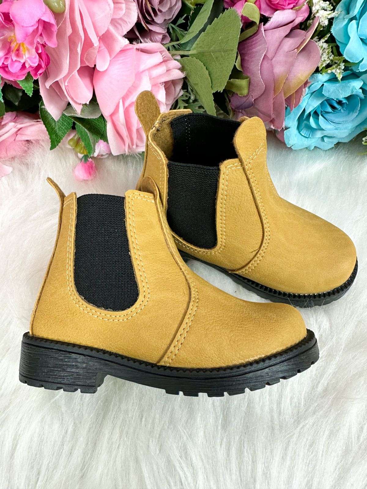 Bota Nilqi Masculina Mostarda - Diversão e Encanto para Brincar | Bebeloo Kids