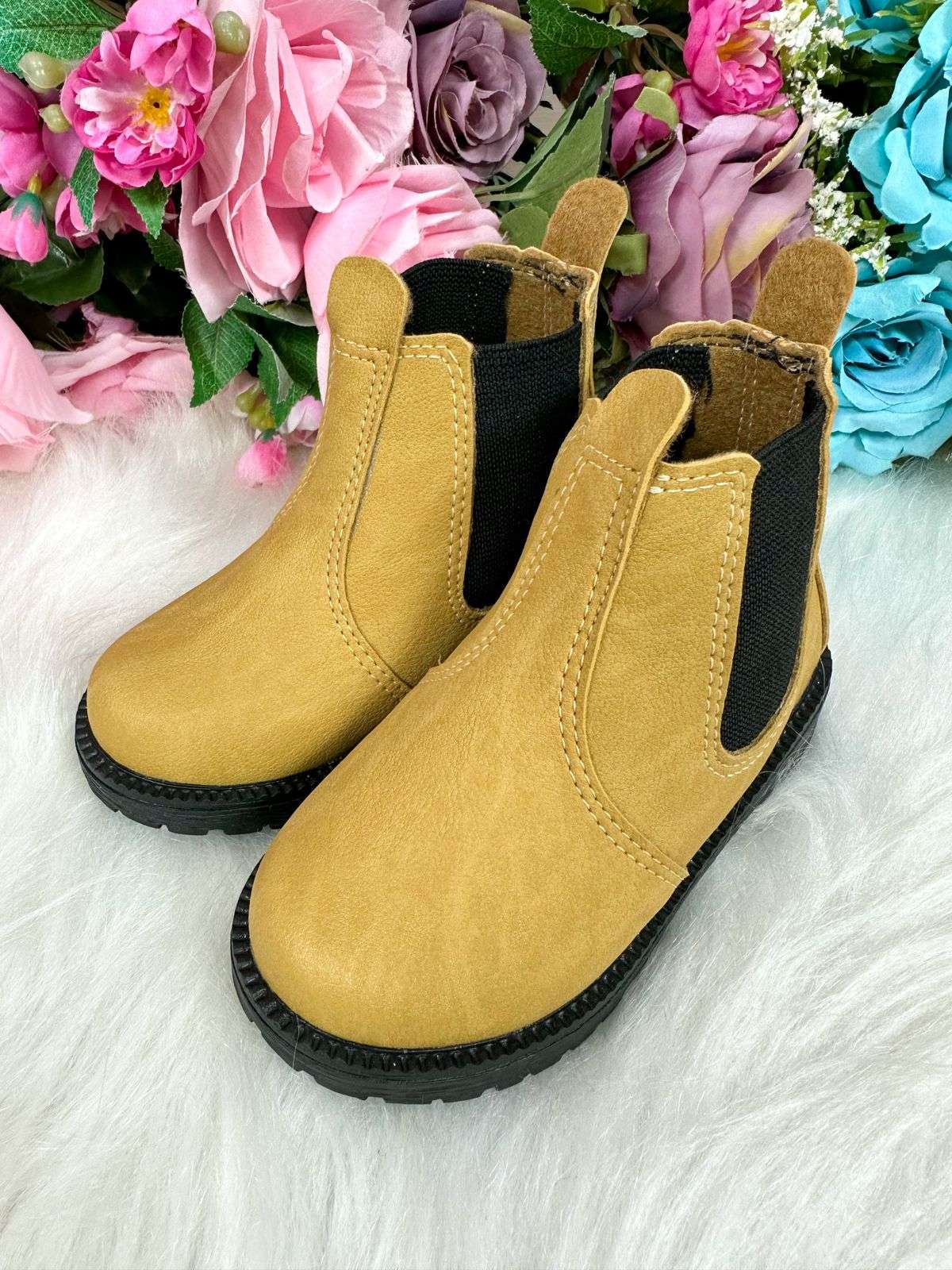 Bota Nilqi Masculina Mostarda - Diversão e Encanto para Brincar | Bebeloo Kids