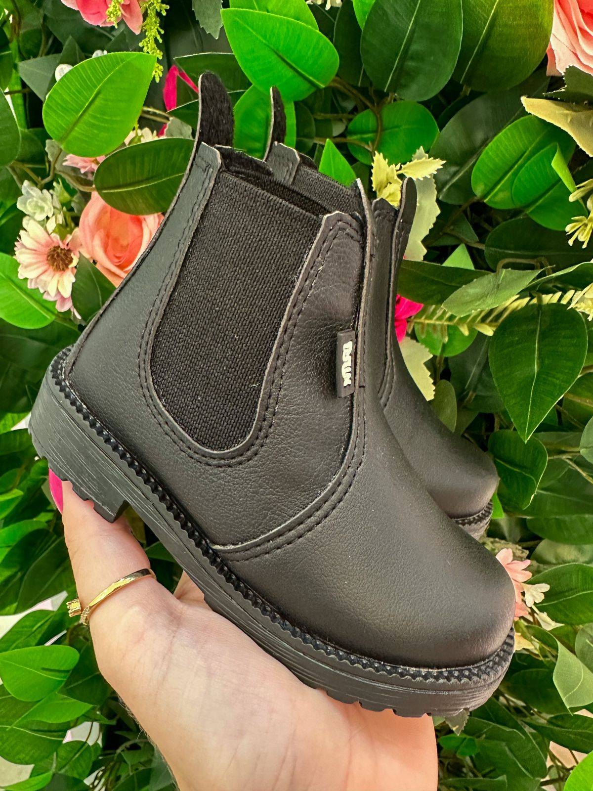 Bota Nilqi Masculina Preto - Diversão e Encanto para Brincar | Bebeloo Kids