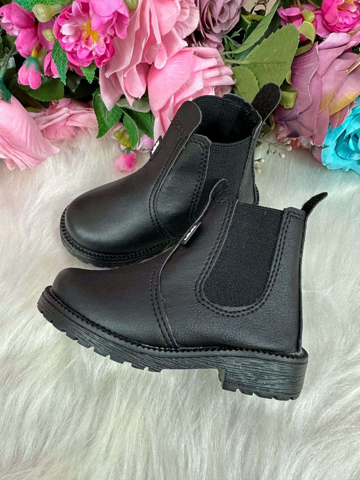 Bota Nilqi Masculina Preto - Diversão e Encanto para Brincar | Bebeloo Kids