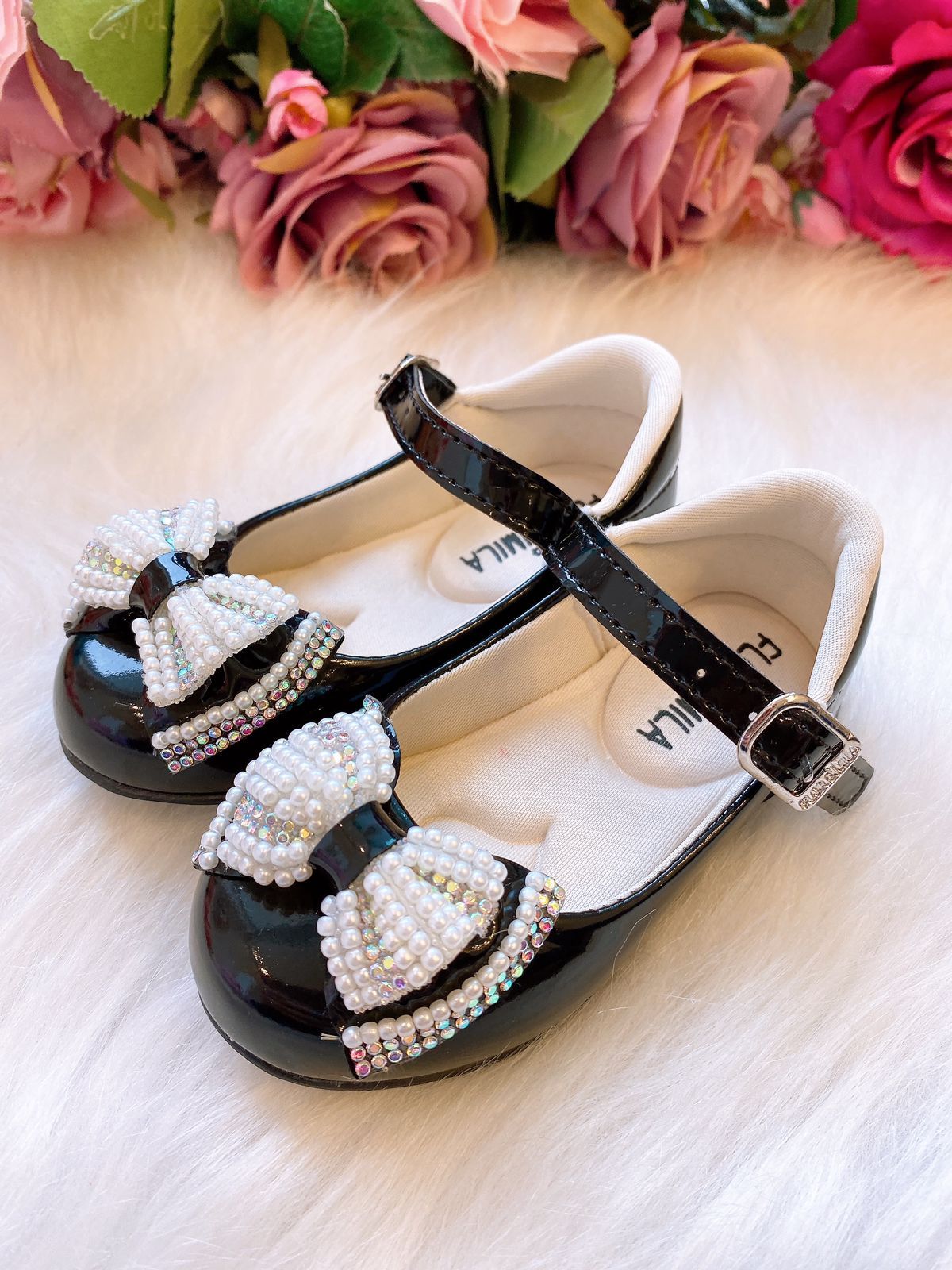Sapatilha Flor Di Mila Preto Laço Perolas - Diversão e Encanto para Brincar | Bebeloo Kids