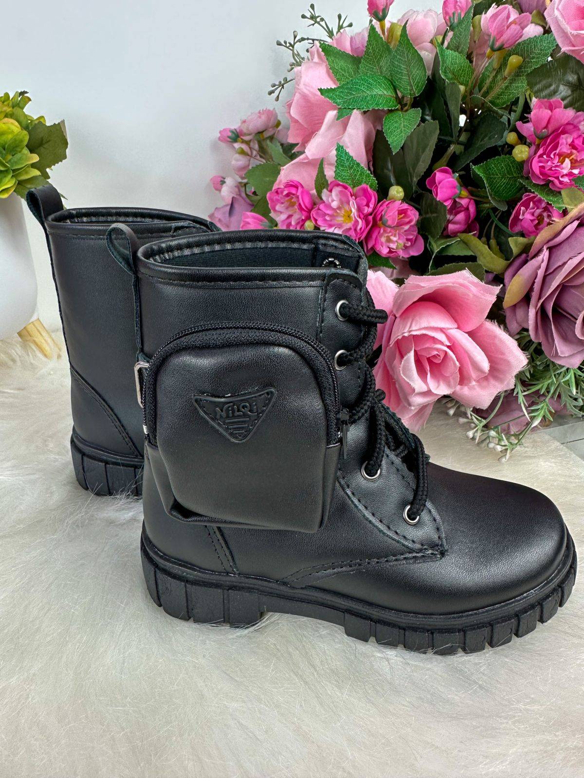 Bota Bolsinha Nilqi Preto Cano Médio - Qualidade e Cuidado para os Pequenos | Bebeloo Kids