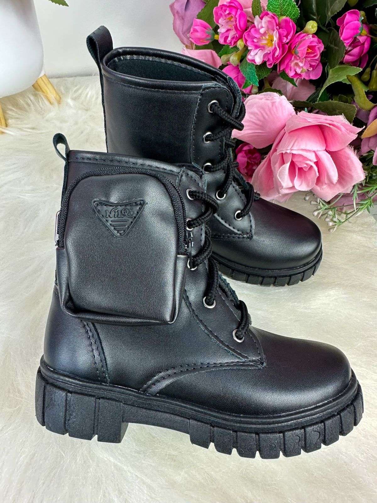 Bota Bolsinha Nilqi Preto Cano Médio - Qualidade e Cuidado para os Pequenos | Bebeloo Kids