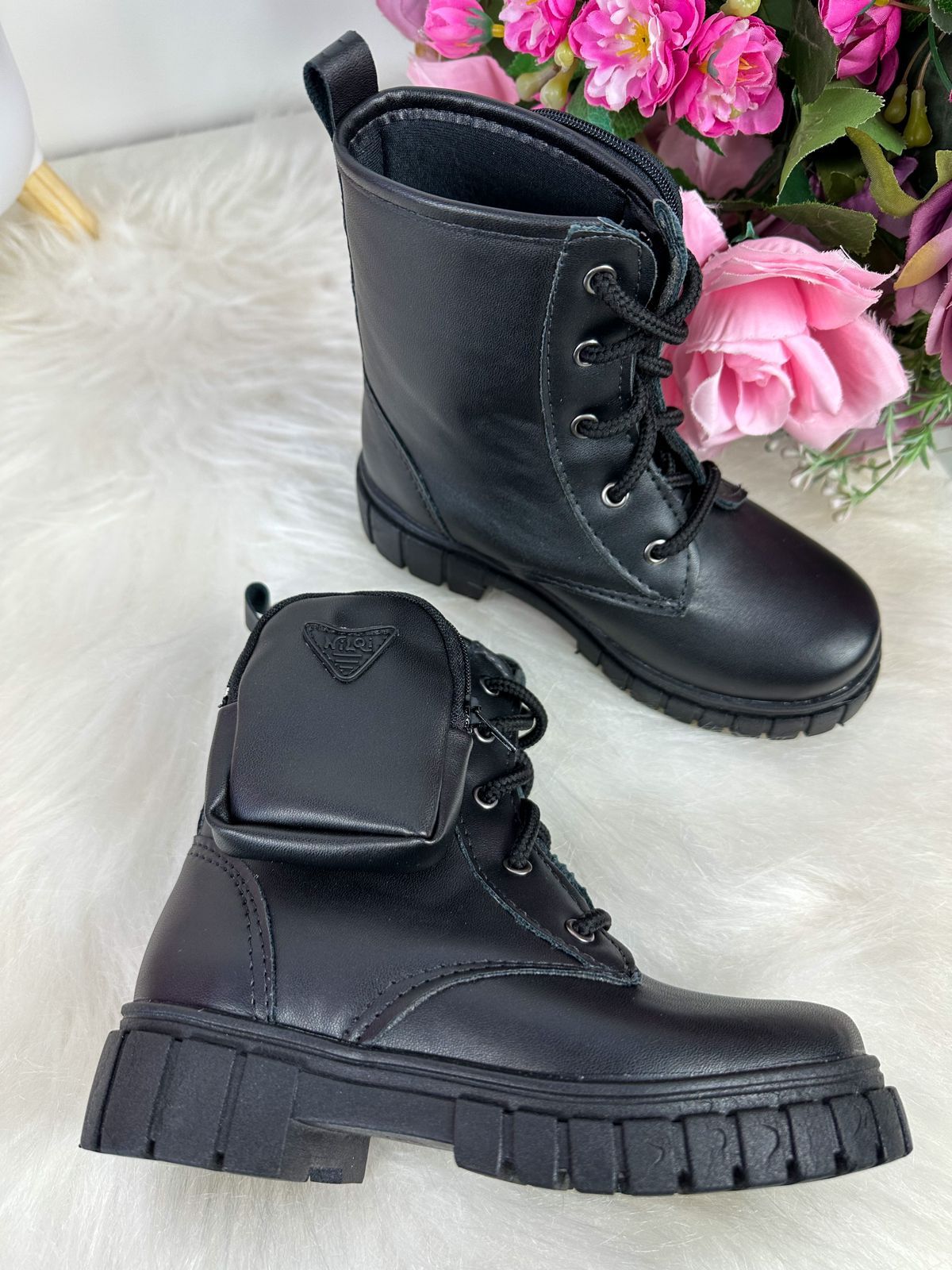 Bota Bolsinha Nilqi Preto Cano Médio - Qualidade e Cuidado para os Pequenos | Bebeloo Kids