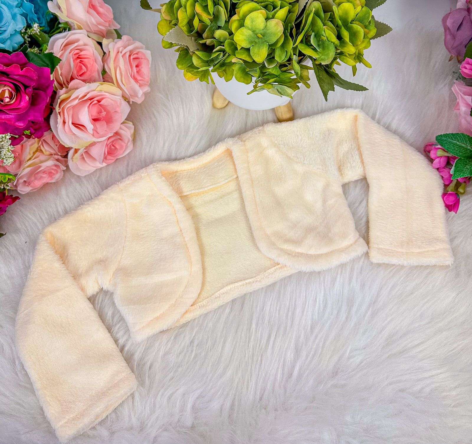 Bolero Marie Veludo Creme - Qualidade e Cuidado para os Pequenos | Bebeloo Kids