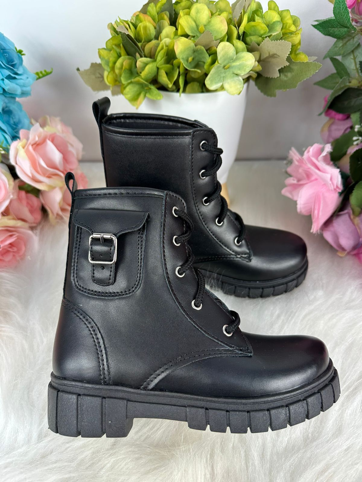 Bota Nilqi Bolso Preto - Qualidade e Cuidado para os Pequenos | Bebeloo Kids