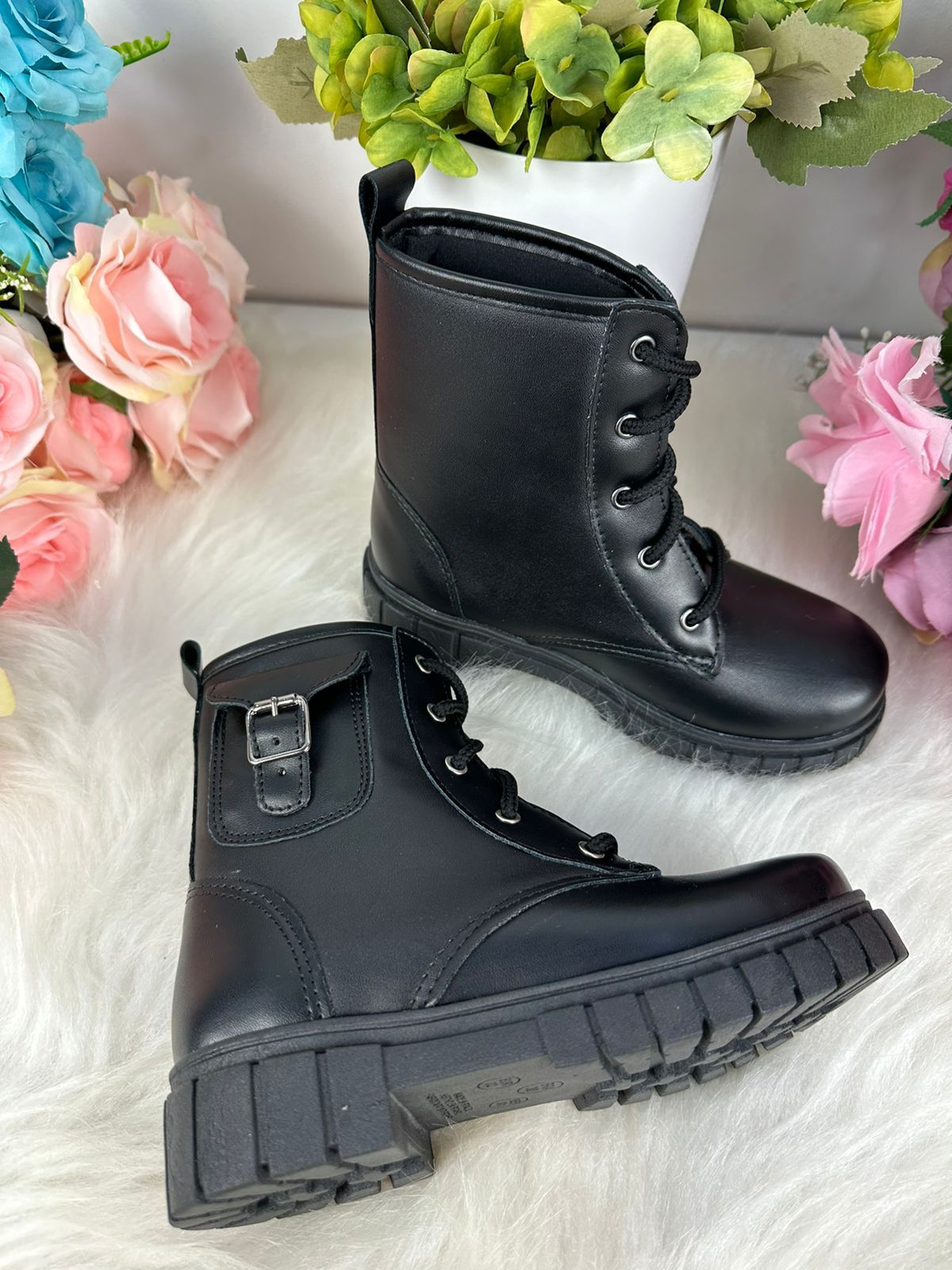 Bota Nilqi Bolso Preto - Qualidade e Cuidado para os Pequenos | Bebeloo Kids