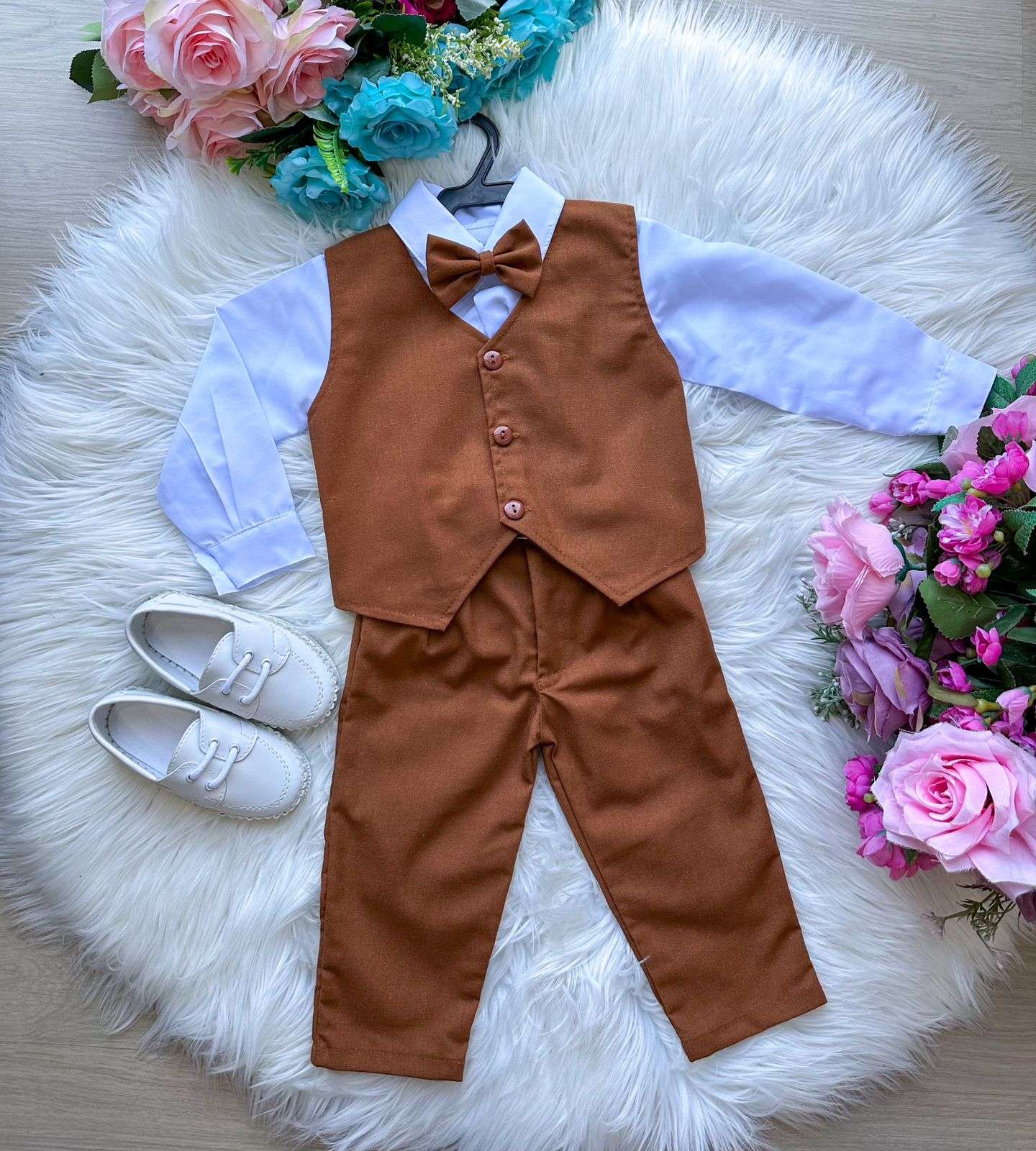 Conjunto Miss Cherry Social Leonardo Colete Caramelo - Estilo Delicado para o Dia a Dia | Bebeloo Kids