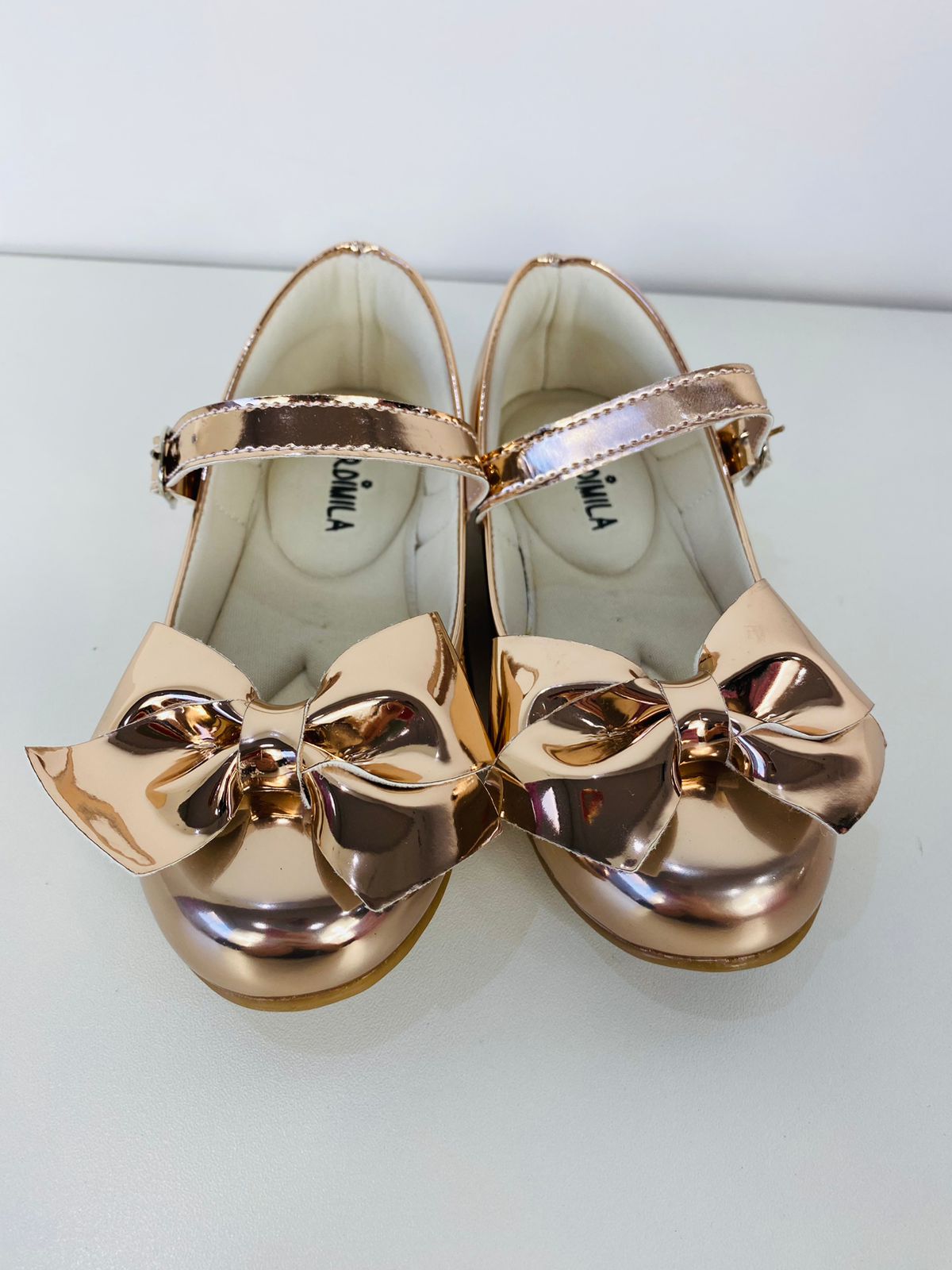 Sapatilha Flor Di Mila Laço Dourado Metalizado - Toque Delicado para Completar o Visual | Bebeloo Kids