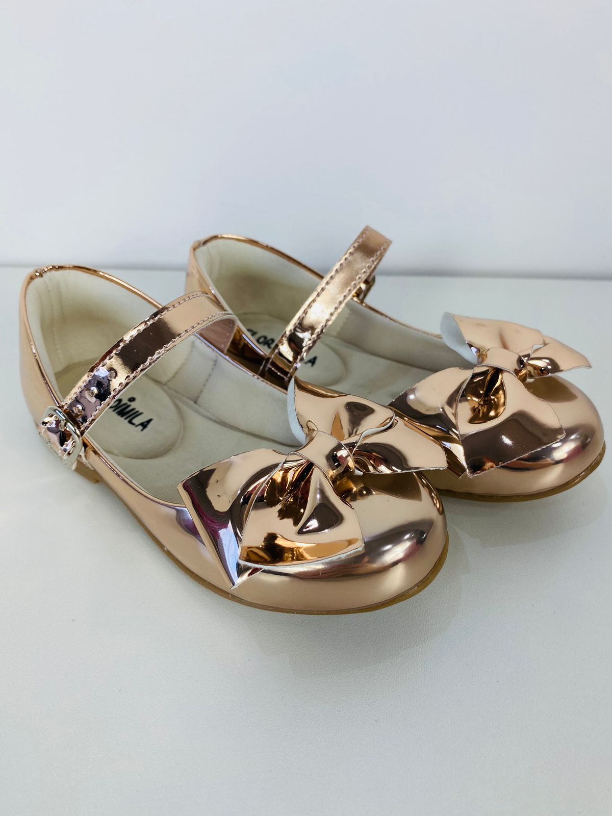 Sapatilha Flor Di Mila Laço Dourado Metalizado - Toque Delicado para Completar o Visual | Bebeloo Kids