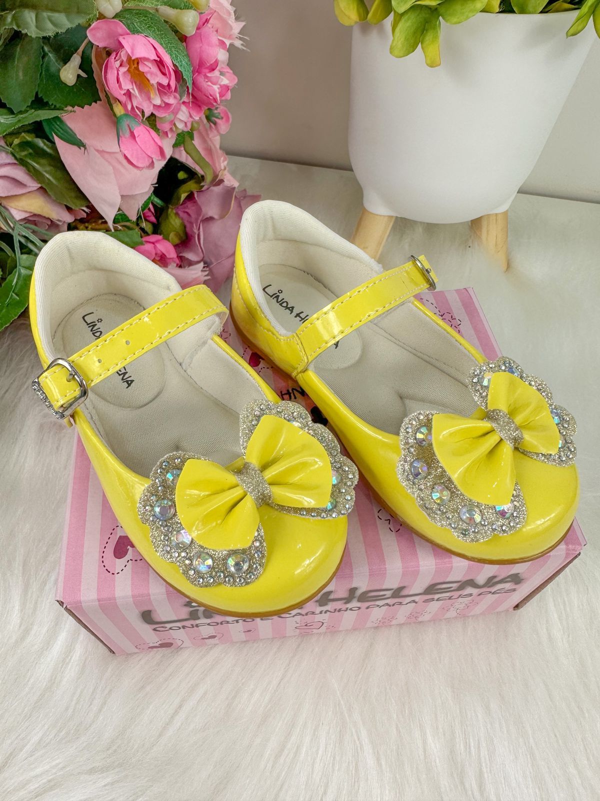 Sapatilha Flor Di MIla Baby Amarelo Lacinho Strass - Leveza e Charme para os Pezinhos | Bebeloo Kids