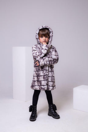 Casaco Peluciado Preto e Branco Mesclado Com Capuz - Aconchego e Estilo para os Pequenos | Bebeloo Kids