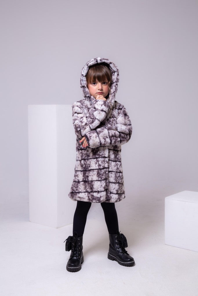 Casaco Peluciado Preto e Branco Mesclado Com Capuz - Aconchego e Estilo para os Pequenos | Bebeloo Kids