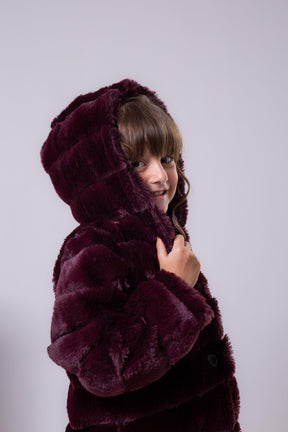 Casaco Peluciado Marsala Com Capuz - Aconchego e Estilo para os Pequenos | Bebeloo Kids