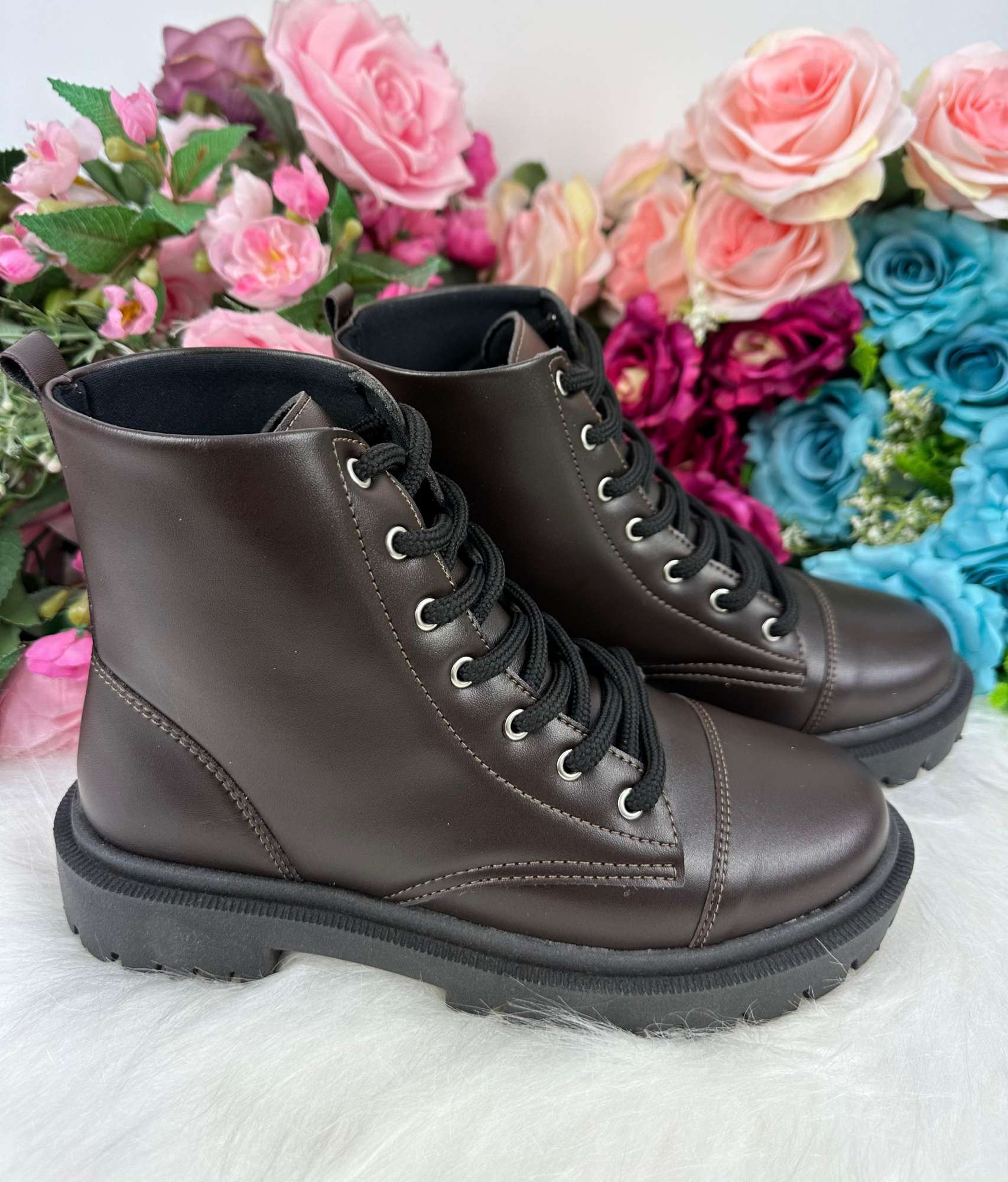 Bota/Coturno Ousadia Cafe Adulta - Qualidade e Cuidado para os Pequenos | Bebeloo Kids