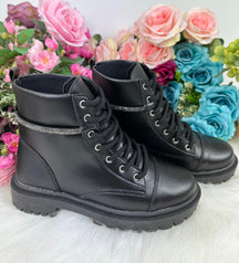 Bota/Coturno Ousadia Preta Adulta Strass - Qualidade e Cuidado para os Pequenos | Bebeloo Kids