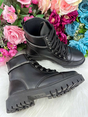 Bota/Coturno Ousadia Preta Adulta Strass - Qualidade e Cuidado para os Pequenos | Bebeloo Kids