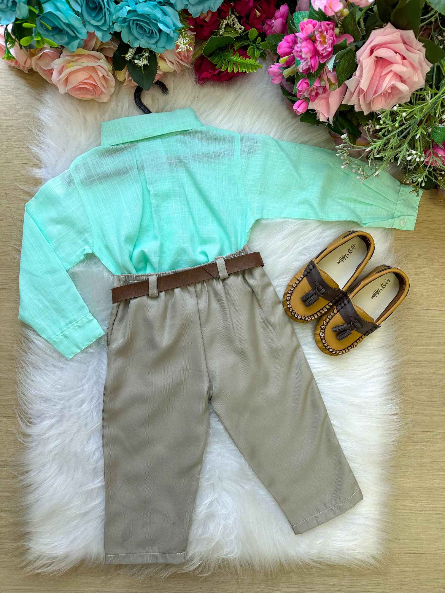Conjunto Masculino Miss Cherry Social Verde Linho com Calça Bege Henrique - Estilo Delicado para o Dia a Dia | Bebeloo Kids