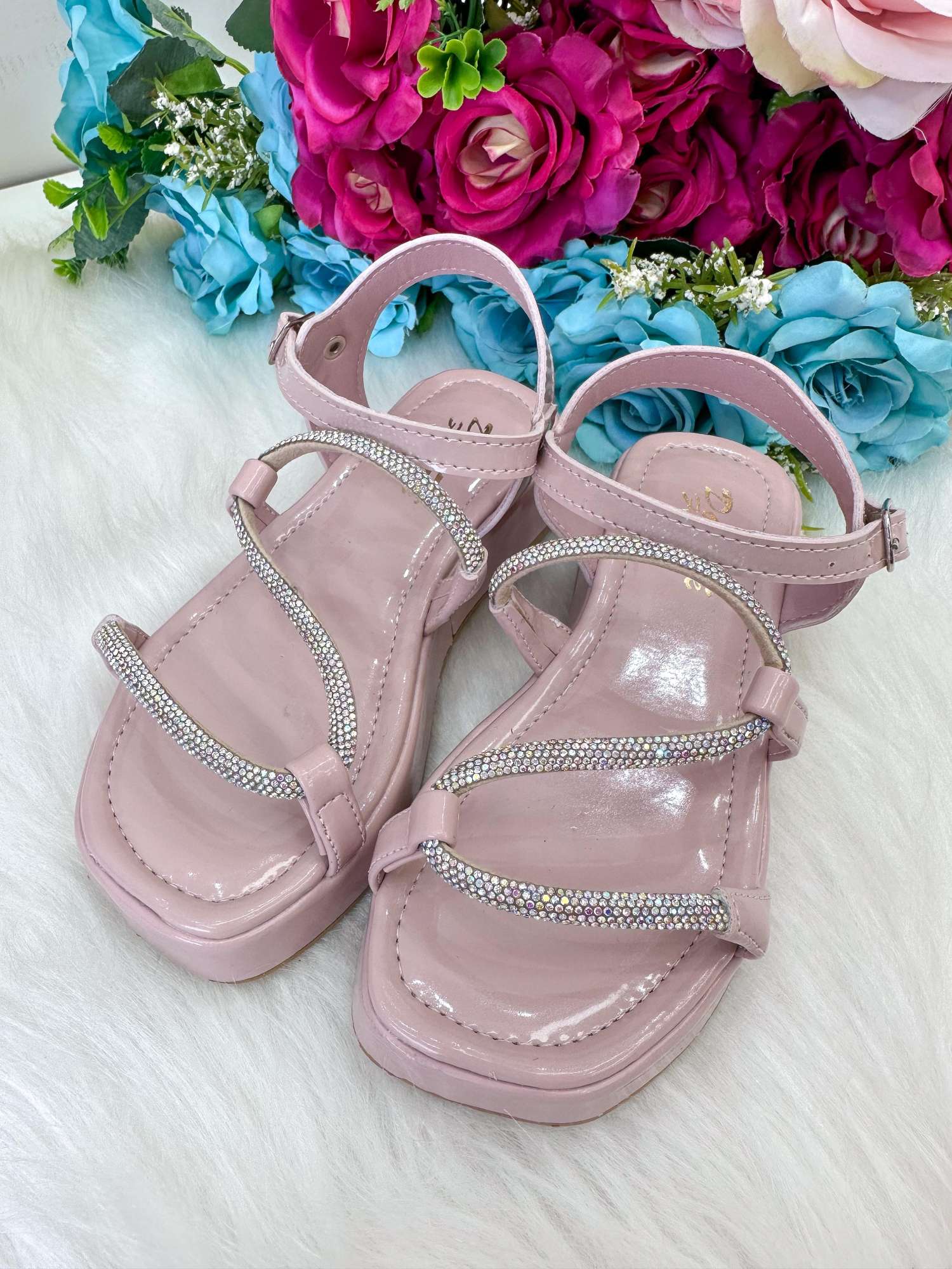 Sandália Doce Pe Verniz Nude/Rose Lilia - Conforto e Estilo para os Pezinhos | Bebeloo Kids