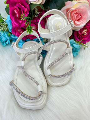 Sandália Doce Pe Verniz Off/ Marfim Lilia - Conforto e Estilo para os Pezinhos | Bebeloo Kids