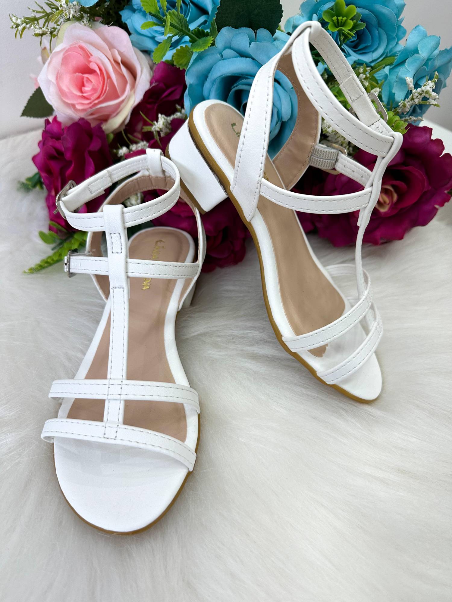 Sandalia Flor Di Mila Mariana Branco - Qualidade e Cuidado para os Pequenos | Bebeloo Kids