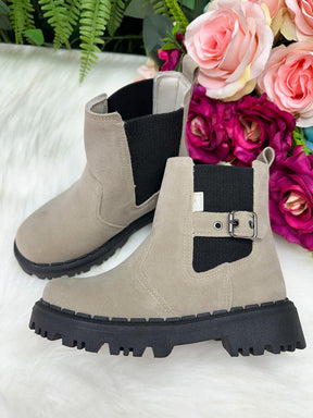 Bota Nilqi Mariana Off - Qualidade e Cuidado para os Pequenos | Bebeloo Kids