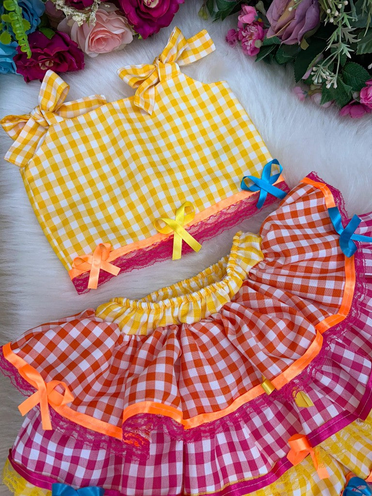 Conjunto Junino Banana Club Luxo Sofia Xadrez Amarelo - Estilo Delicado para o Dia a Dia | Bebeloo Kids