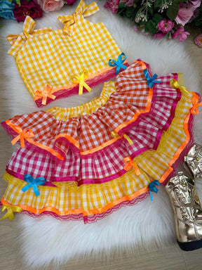 Conjunto Junino Banana Club Luxo Sofia Xadrez Amarelo - Estilo Delicado para o Dia a Dia | Bebeloo Kids