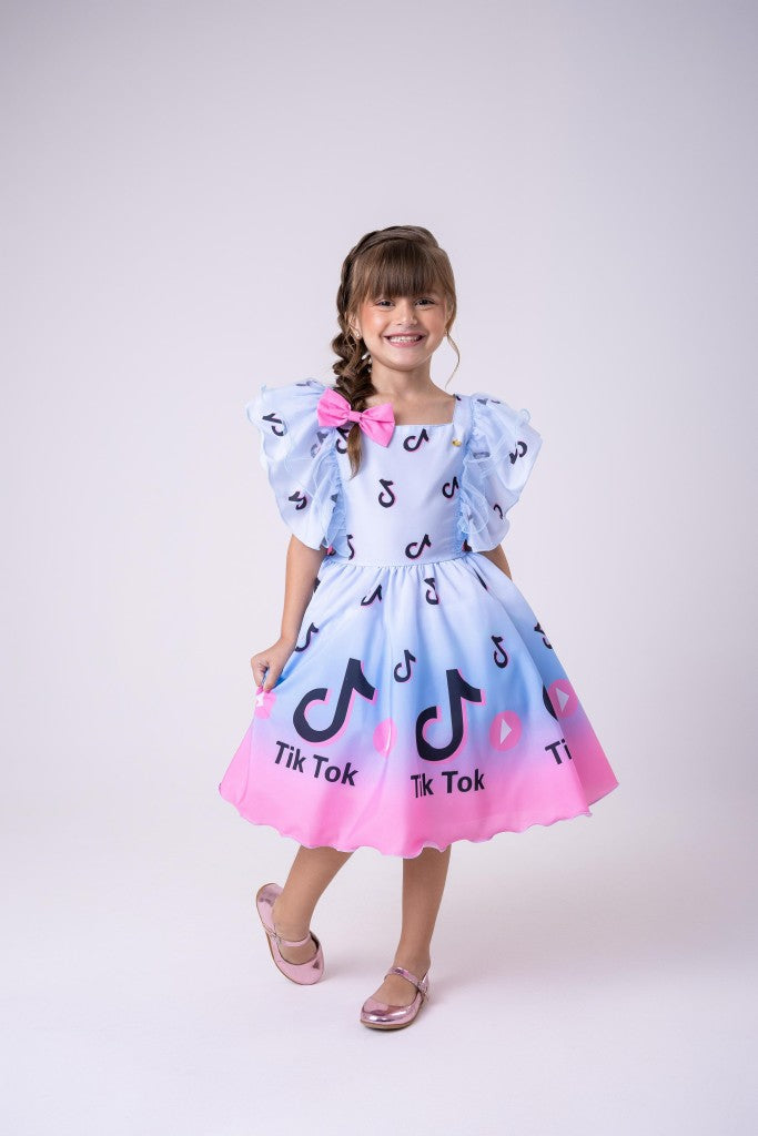 Vestido Temáticos Kids Tik Tok Azul Bebe - Leveza e Elegância para Meninas | Bebeloo Kids
