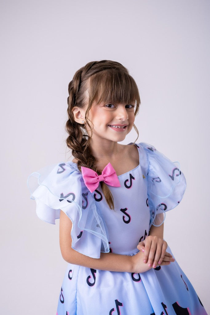 Vestido Temáticos Kids Tik Tok Azul Bebe - Leveza e Elegância para Meninas | Bebeloo Kids