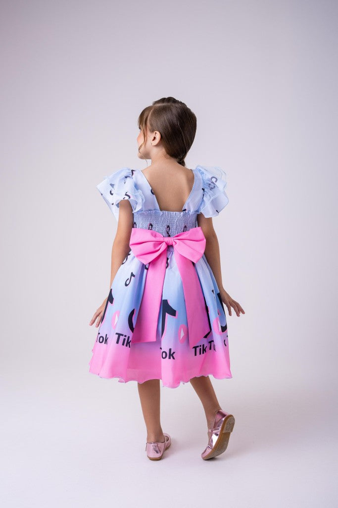 Vestido Temáticos Kids Tik Tok Azul Bebe - Leveza e Elegância para Meninas | Bebeloo Kids