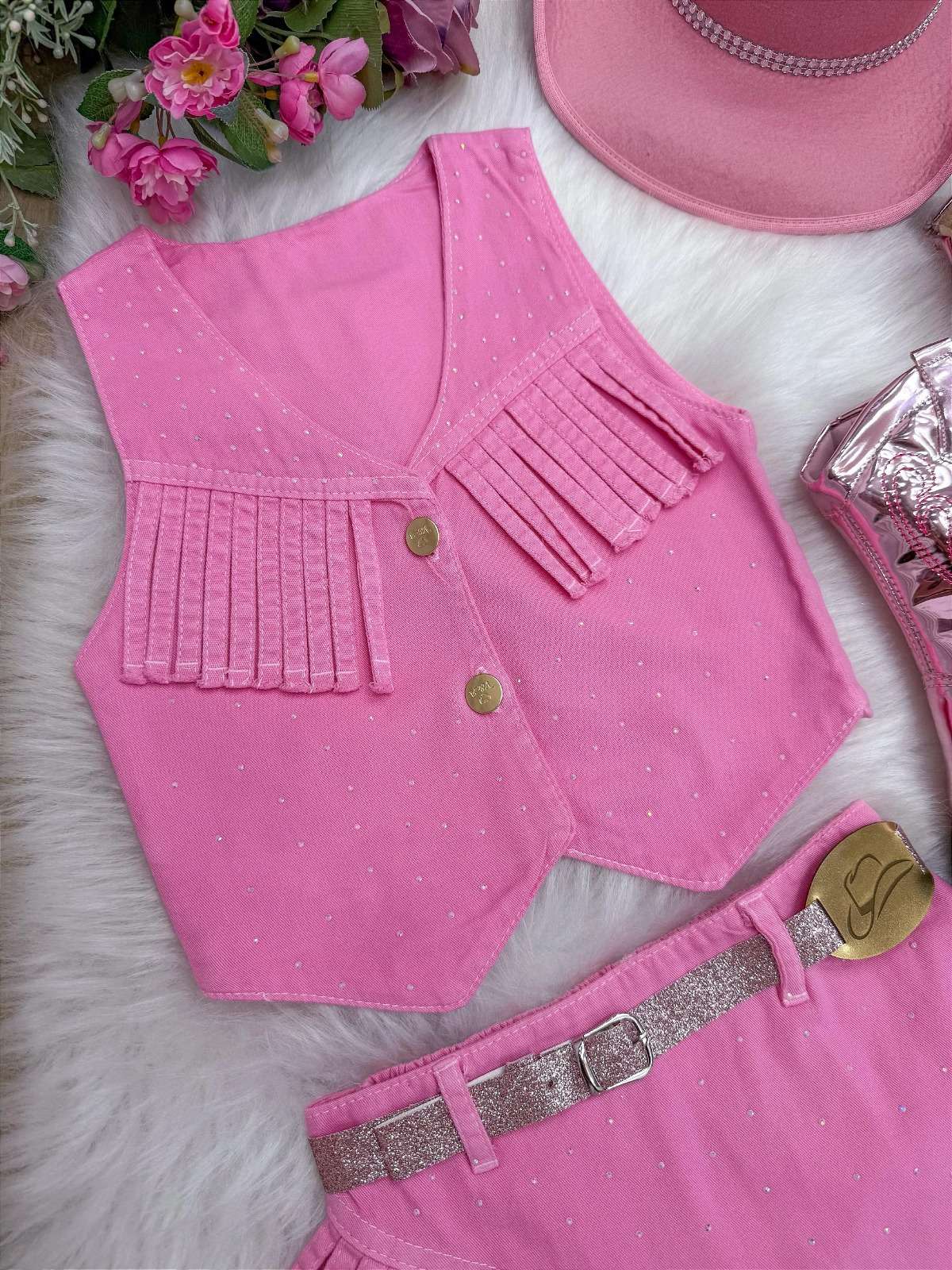 Kit Conjunto Blogueirinha Boiadeira Jeans Rosa + Chapéu - Proteção com Estilo para os Pequenos | Bebeloo Kids
