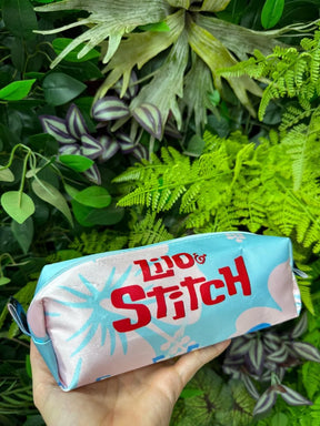 Mochila Rodinhas Stitch + Estojo de Brinde - Praticidade e Charme para o Dia a Dia | Bebeloo Kids