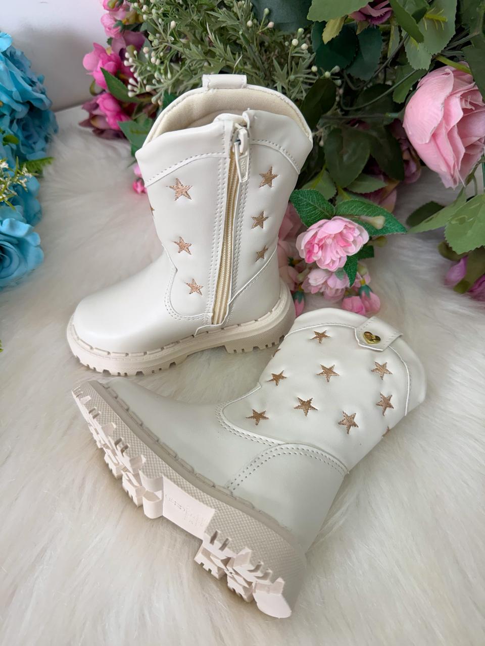 Bota Nilqi Manu Off Estrela Modelo 2 - Qualidade e Cuidado para os Pequenos | Bebeloo Kids