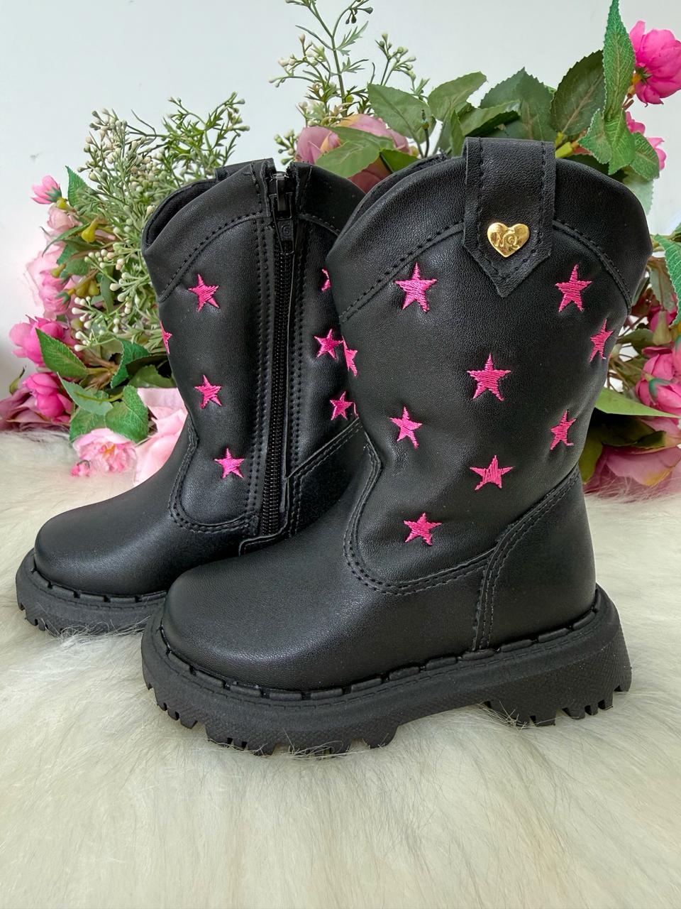 Bota Nilqi Manu Preta Estrela Pink Modelo 2 - Qualidade e Cuidado para os Pequenos | Bebeloo Kids