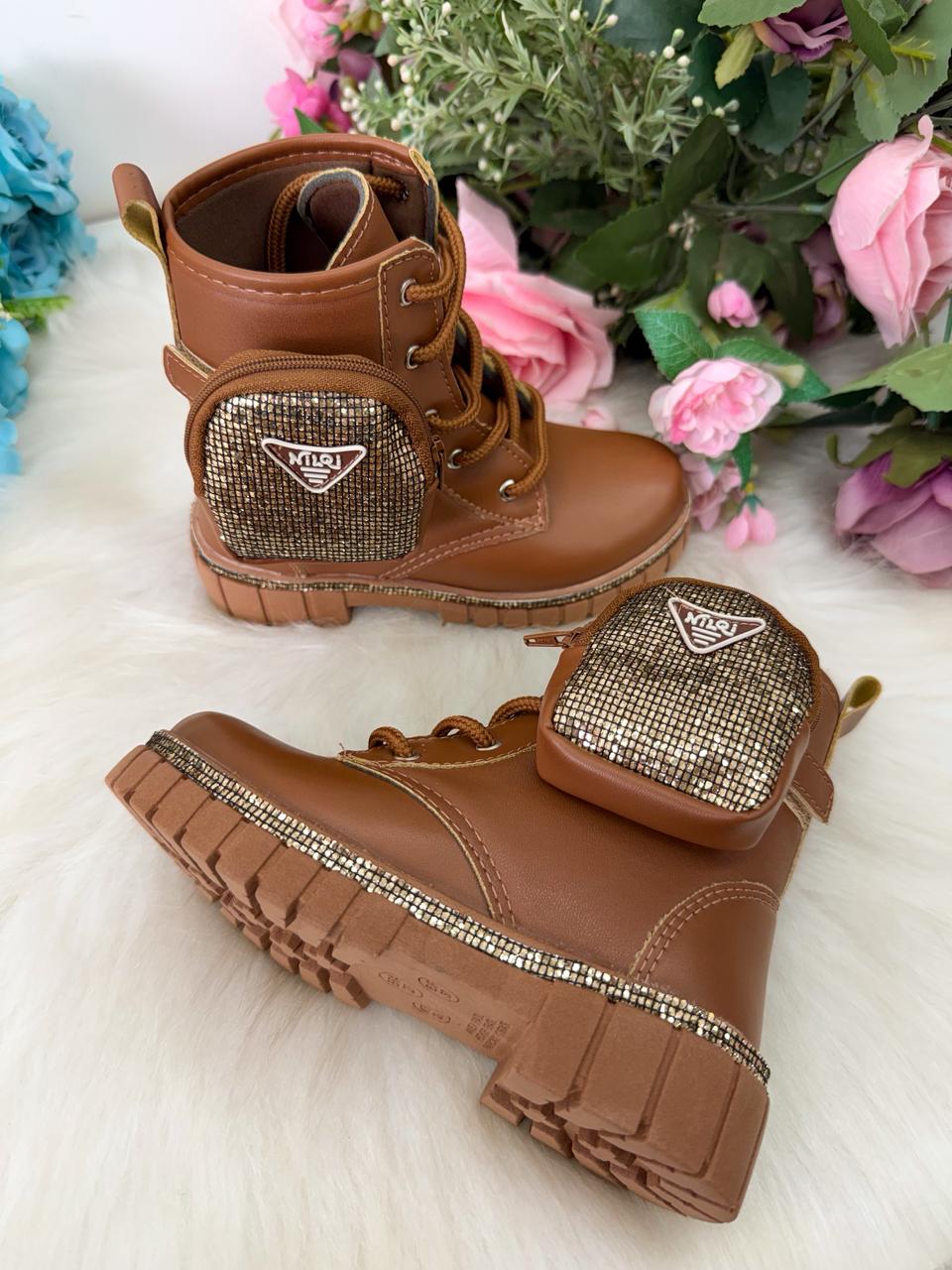 Bota/Coturno Nilqi Malu Bolsinha Cano Baixo (BTCTNNLQMLCNBXBXPRCFCRM)