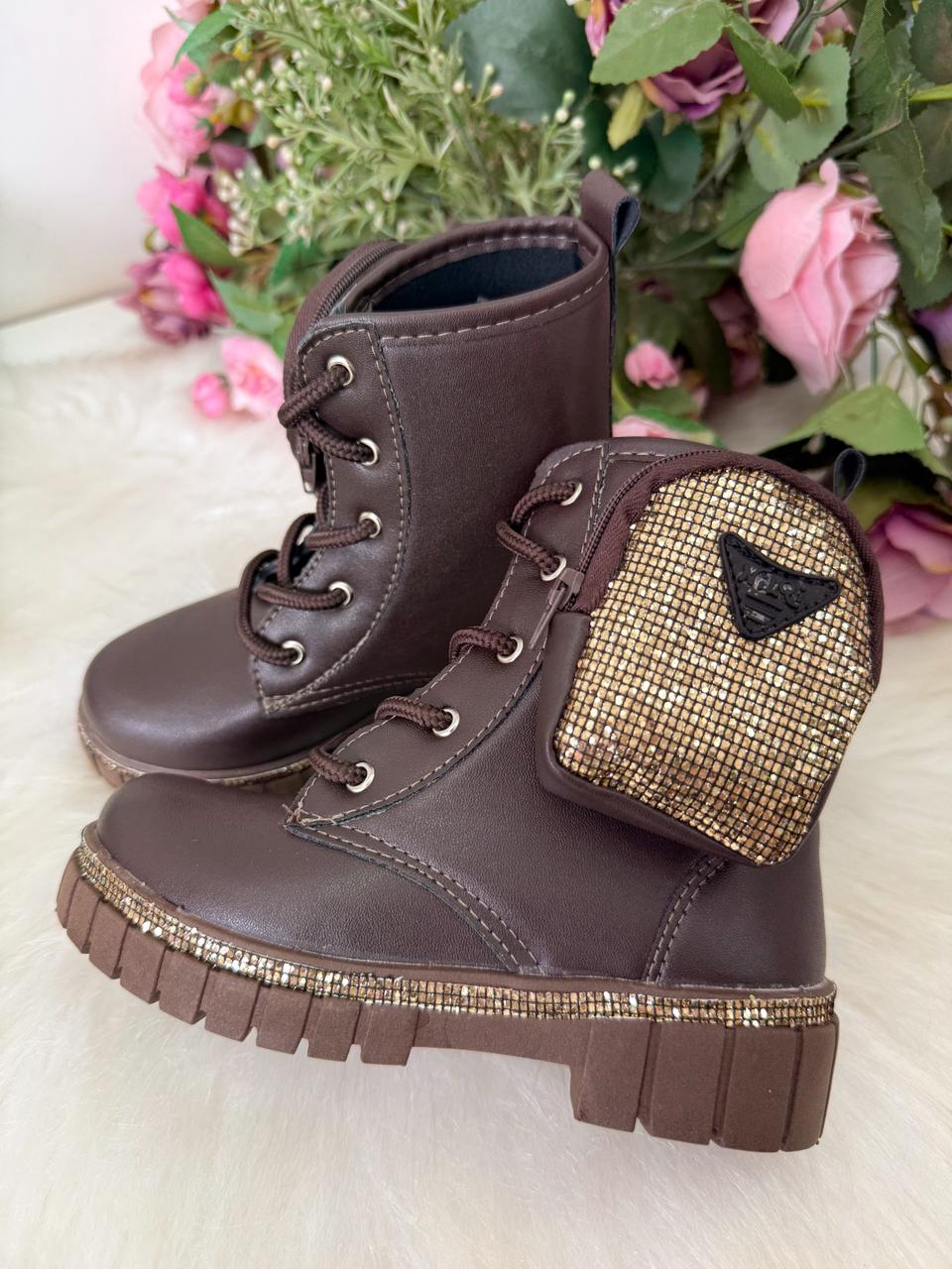 Bota/Coturno Nilqi Malu Bolsinha Cano Baixo (BTCTNNLQMLCNBXBXPRCFCRM)
