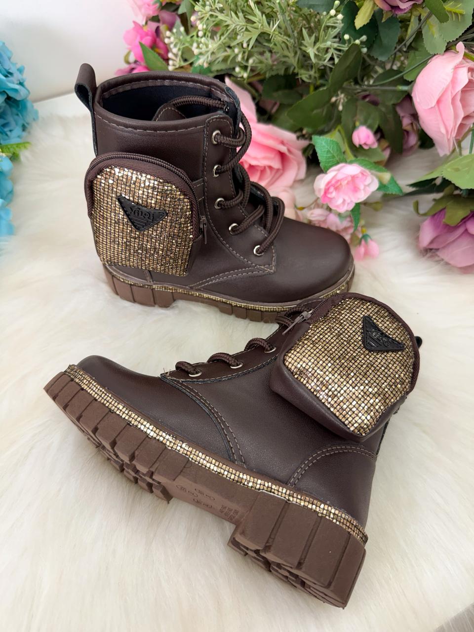 Bota/Coturno Nilqi Malu Bolsinha Cano Baixo (BTCTNNLQMLCNBXBXPRCFCRM)